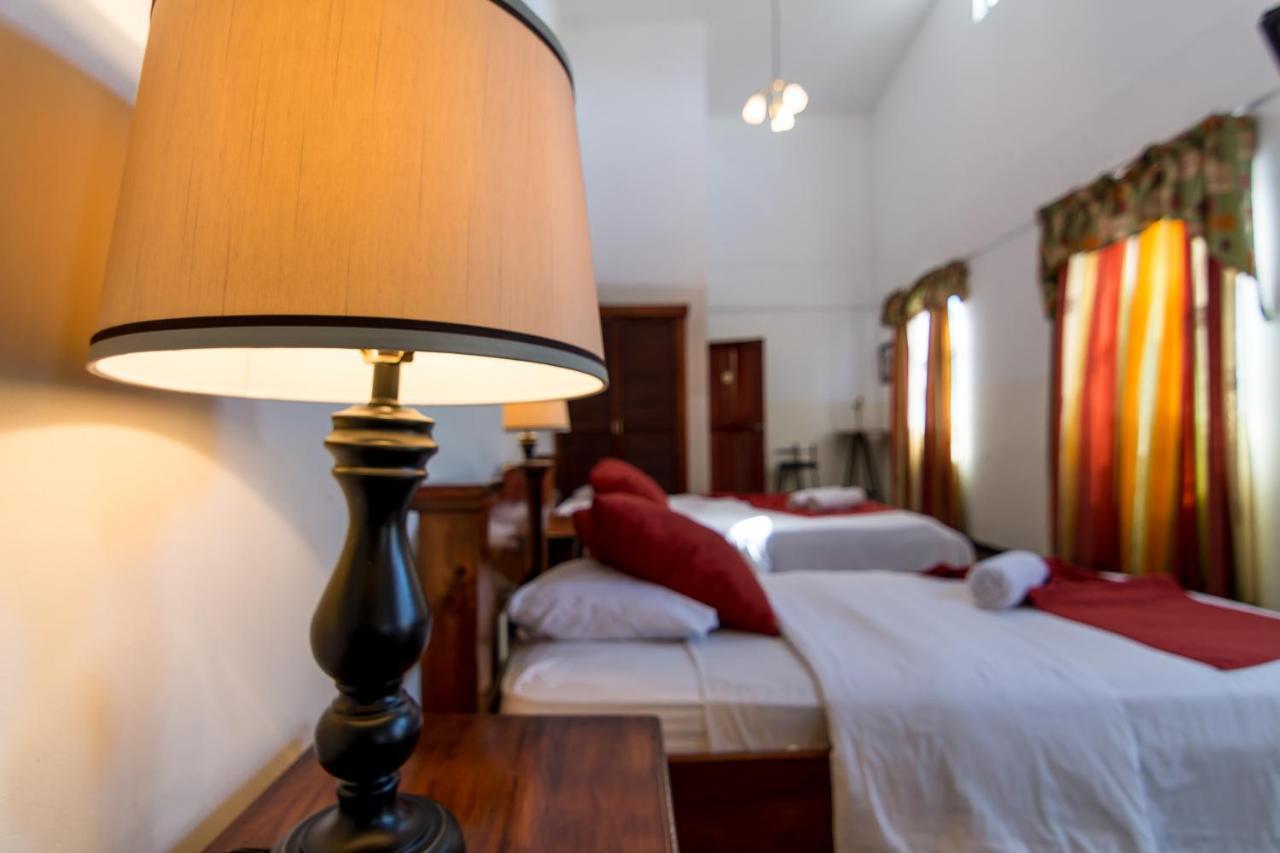 Hotel Amon Real Costa Rica サンホセ エクステリア 写真